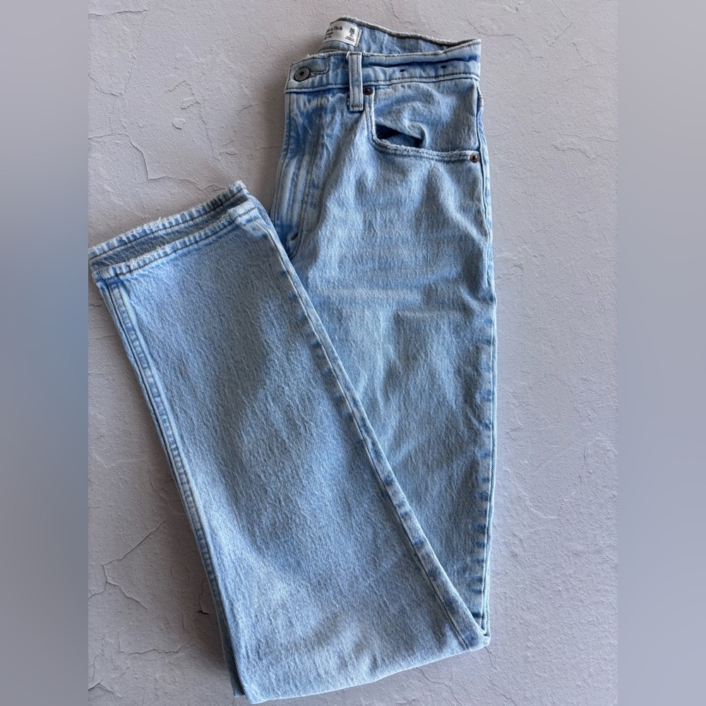 Abercrombie & Fitch The 90’s Straight Ultra High Rise Curve Love Jean - Picture 5 of 6